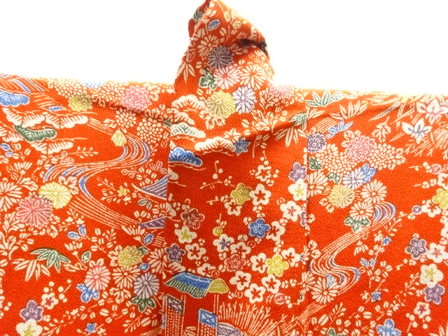  縮緬地屋敷に草花模様小紋着物